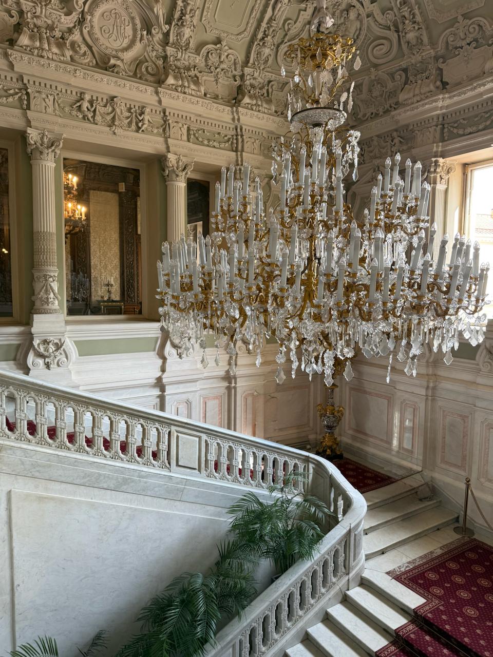 Я тут понял, что совсем не помню свои маршруты в отпуске: куда мы с женой ходили на завтрак, где гуляли, какие экскурсии посещали. Поэтому быть этому каналу дневником памяти. Делюсь нашим питерским маршрутом: 2