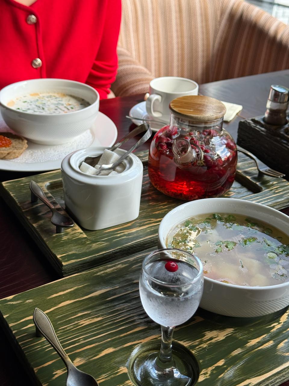 Я тут понял, что совсем не помню свои маршруты в отпуске: куда мы с женой ходили на завтрак, где гуляли, какие экскурсии посещали. Поэтому быть этому каналу дневником памяти. Делюсь нашим питерским маршрутом: 6