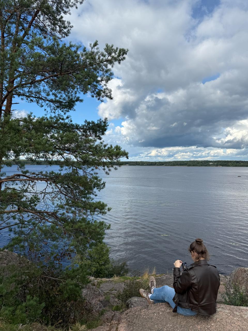 Я тут понял, что совсем не помню свои маршруты в отпуске: куда мы с женой ходили на завтрак, где гуляли, какие экскурсии посещали. Поэтому быть этому каналу дневником памяти. Делюсь нашим питерским маршрутом: 8